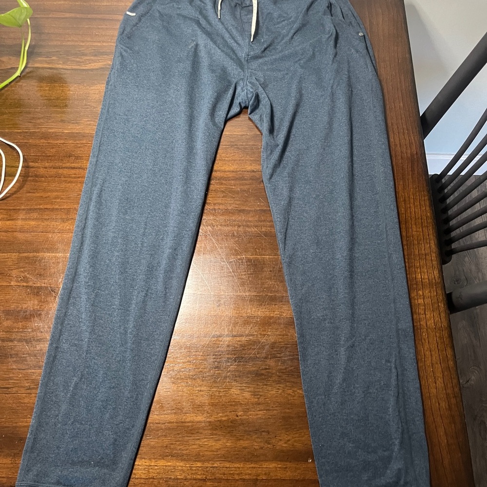 Vuori Men's Charcoal Joggers